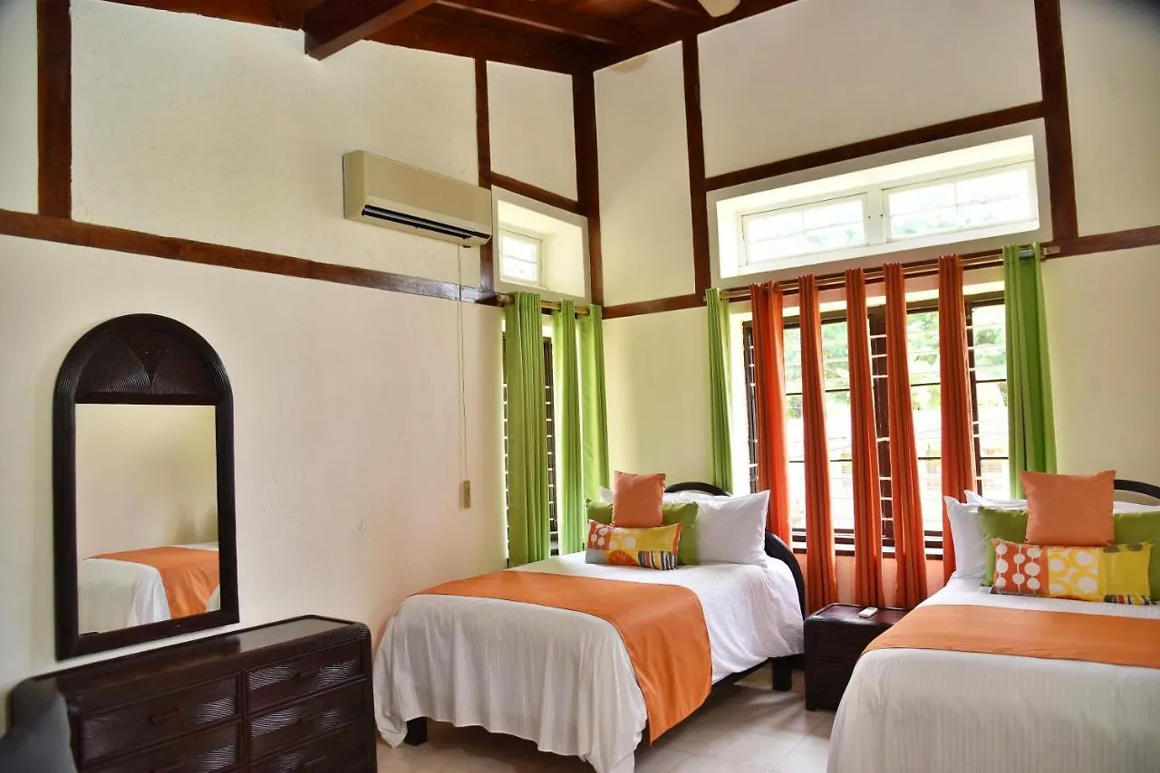 Blue Water Villas 白豪斯 0*,  牙买加