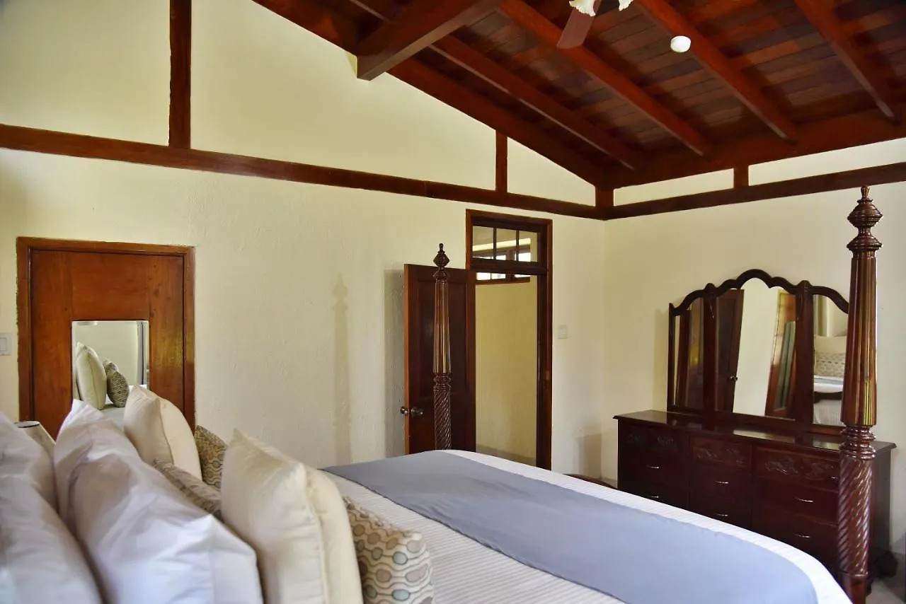 Blue Water Villas Whitehouse